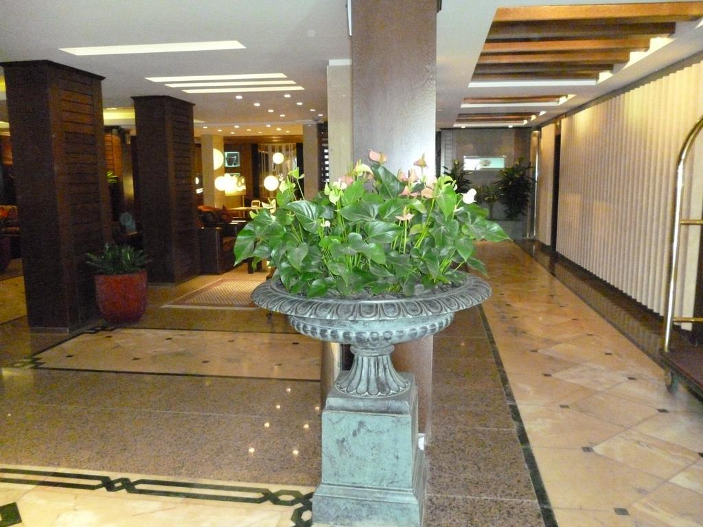 Al Bustan Hotel Doha Exterior foto